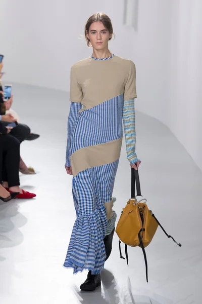 Look 32